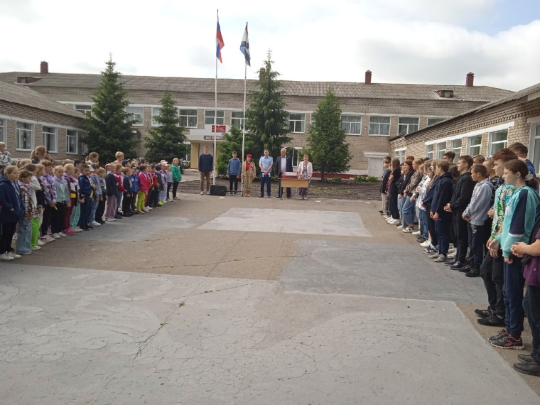 Открытие лагерной смены.